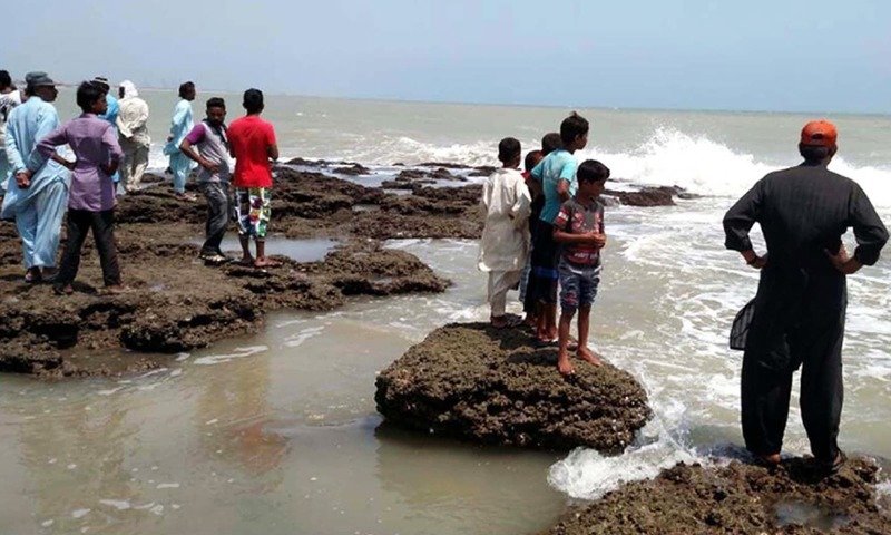 Family Tragedy: Four Drown at Karachi’s Hawkes Bay, Three Rescued